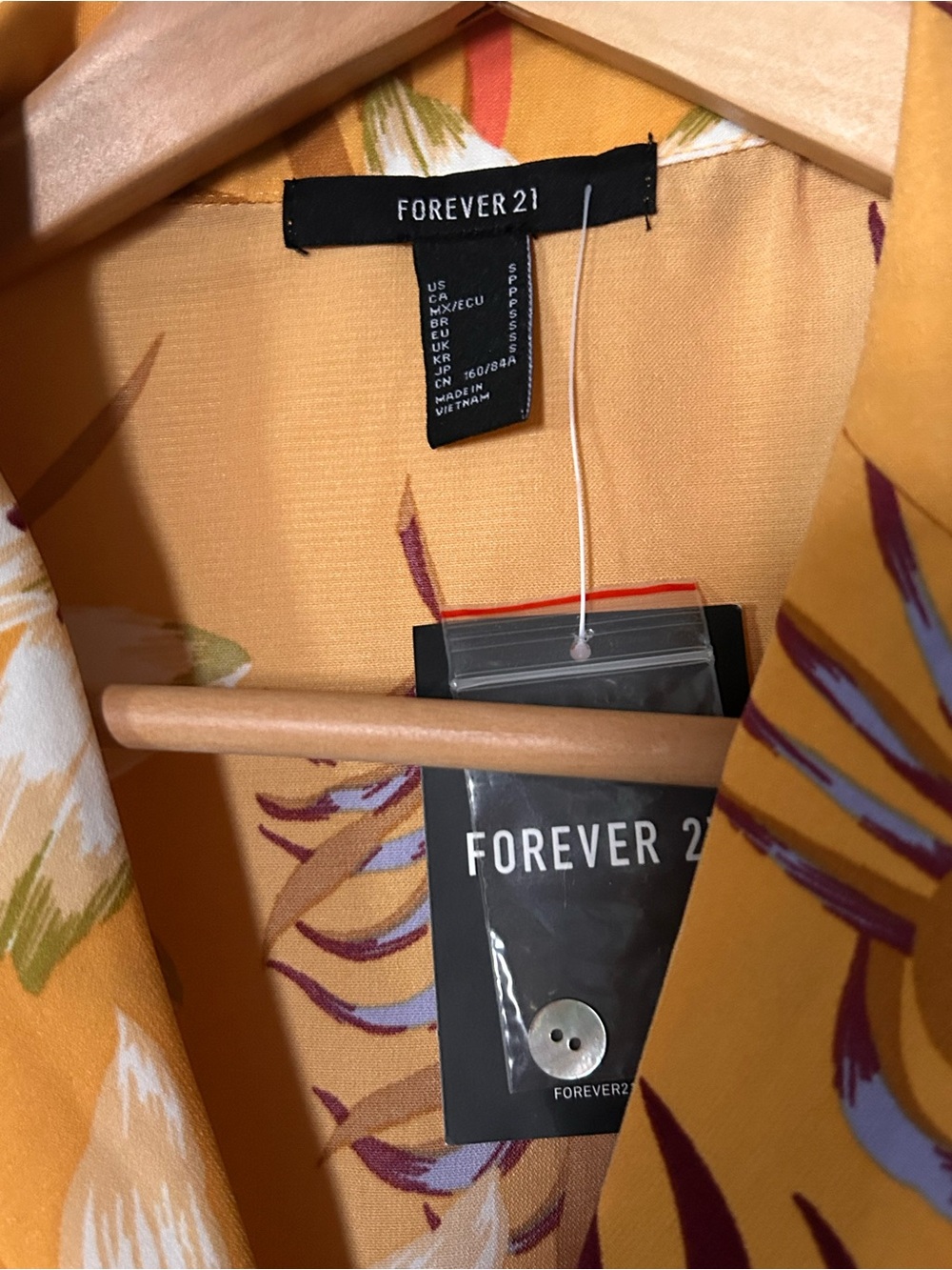 Forever 21 Yellow Tropical Pattern Button-Up Shirt- Crop Style
Size Small
NWT - Picture 2 of 2